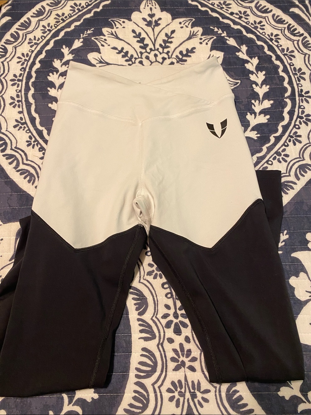 Firm Abs women’s leggings size XS black and white pocket style